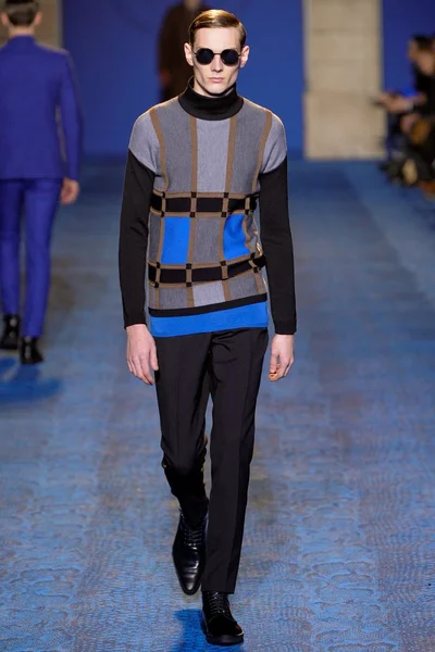 Look 28